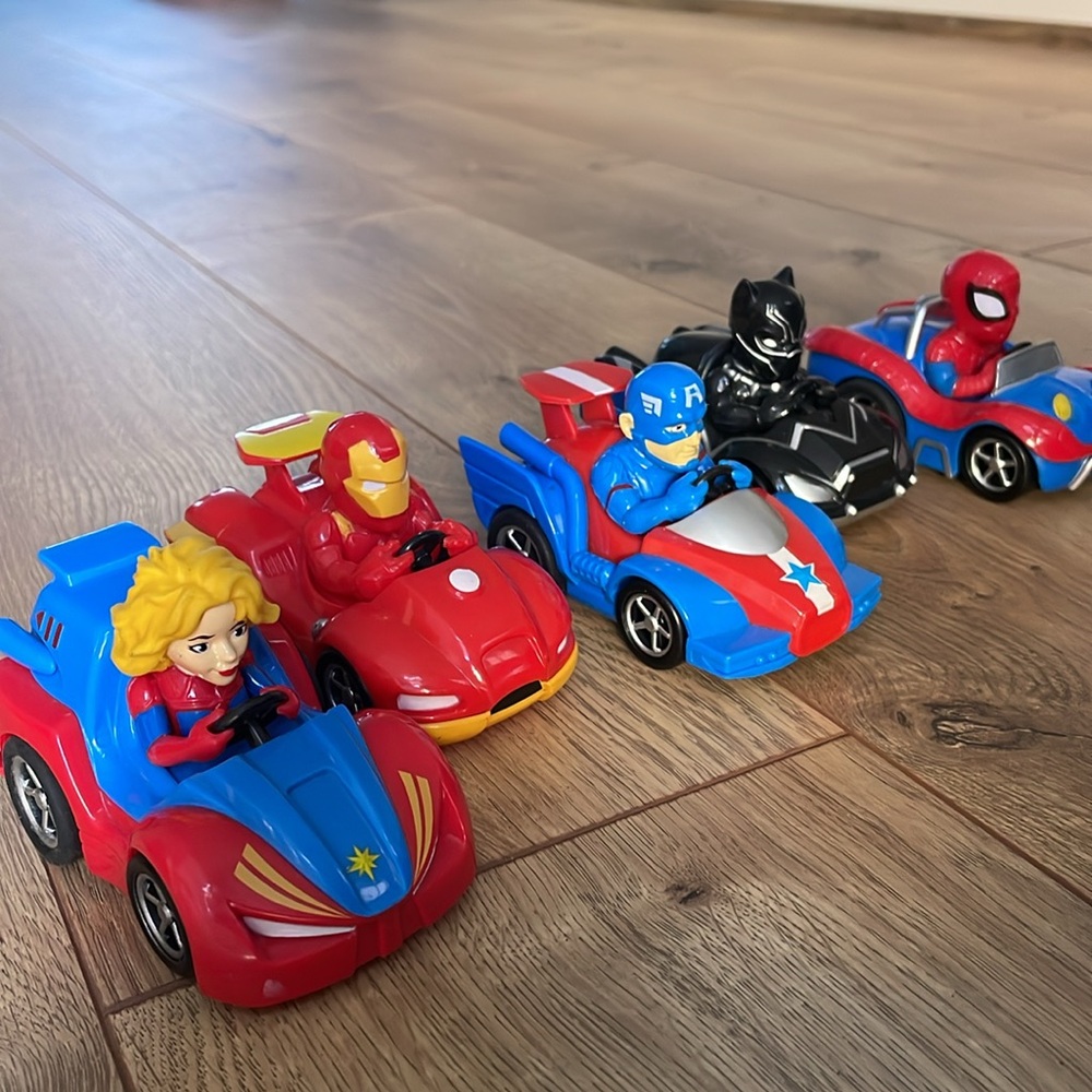 Marvel Characters Pull-Back Cars - Picture 4 of 9